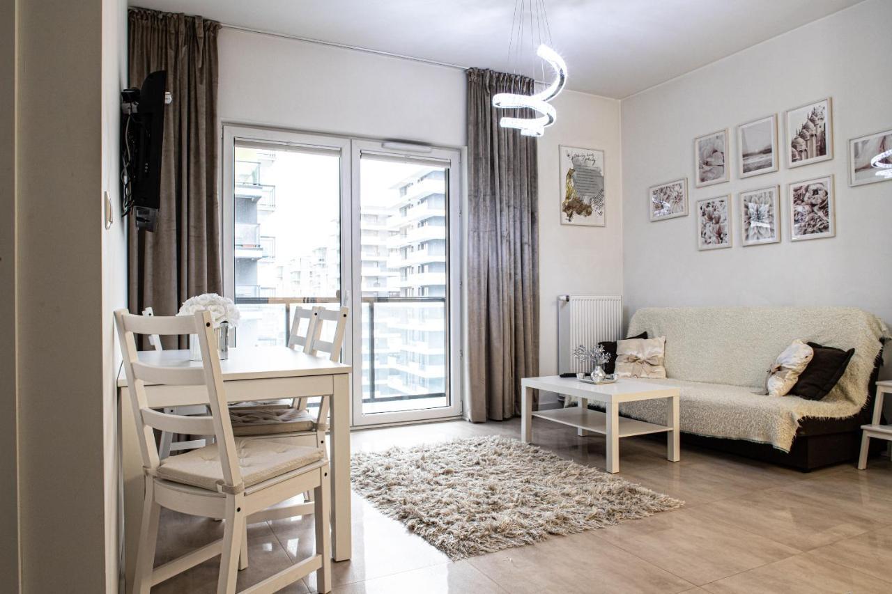 Wola Glamour Apartment วอร์ซอ ภายนอก รูปภาพ